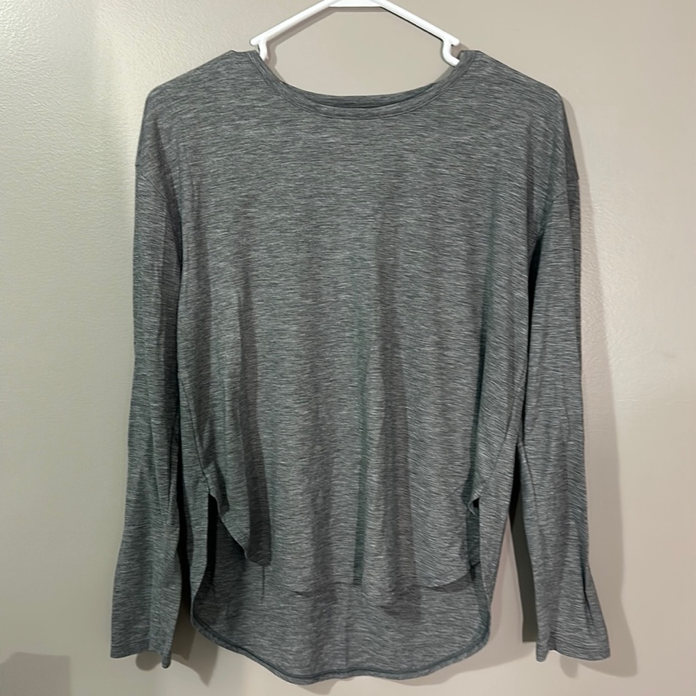 Under Armor Women’s Grey Long-Sleeve. Small.